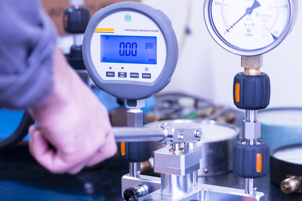 Reference pressure gauge used for quality control